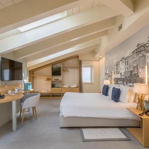 Avenue Hotel